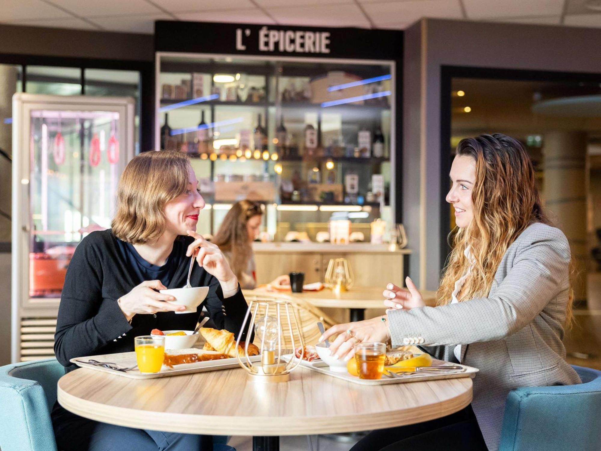 Hotel ibis Bordeaux Centre Meriadeck Extérieur photo